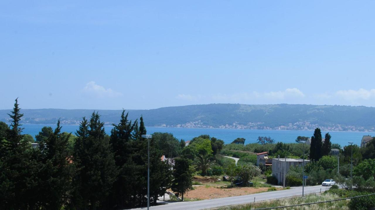 Apartments With A Parking Space Kastel Stafilic, Kastela - 21948 Exteriör bild